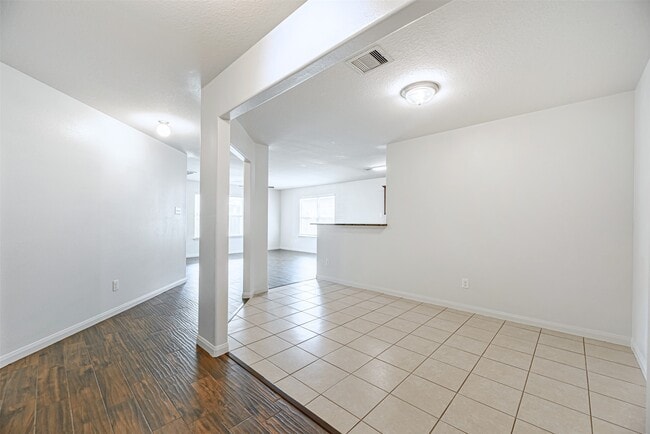 Building Photo - 11207 Hall Pines Ct