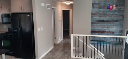 Building Photo - HURRY THIS WON'T LAST LONG! Gorgeous 3 bed, 2 bath in beautiful Parkville!