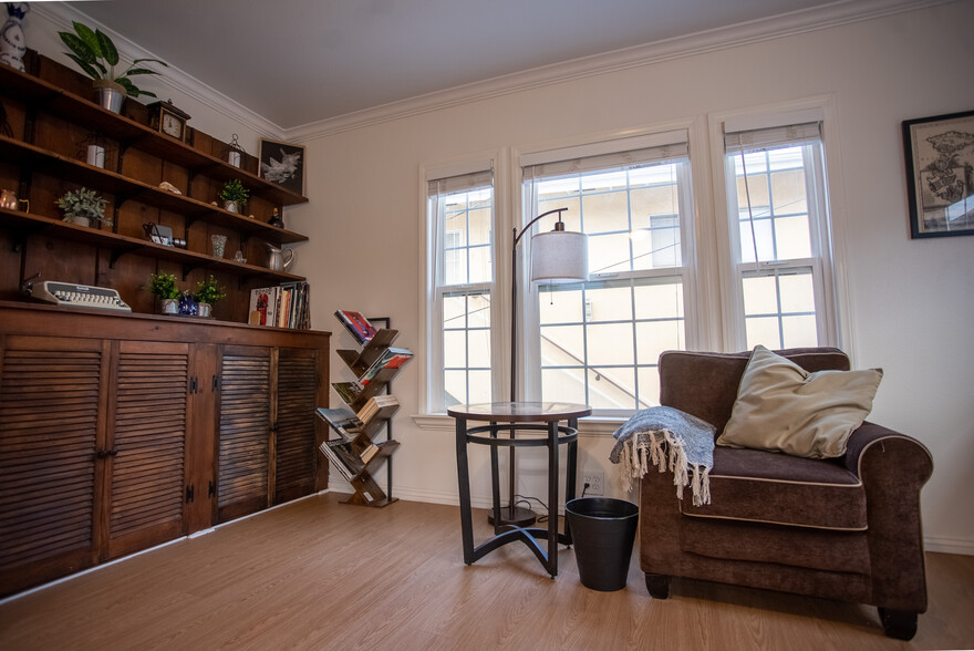 Living Room - 4271 Rosilyn Dr