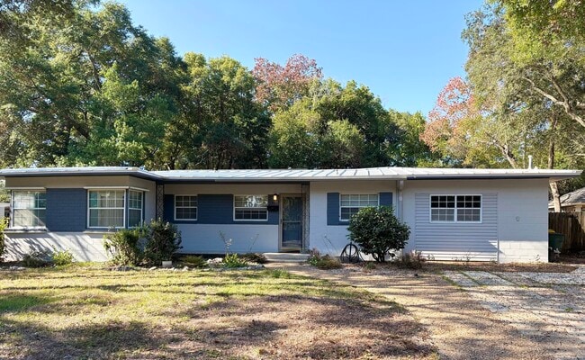 Building Photo - 32 Bay Dr SE