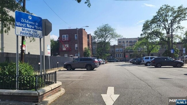 Building Photo - 6401 Park Ave