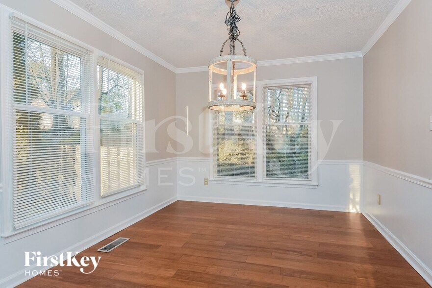 Building Photo - 4706 Pine Hollow Ln