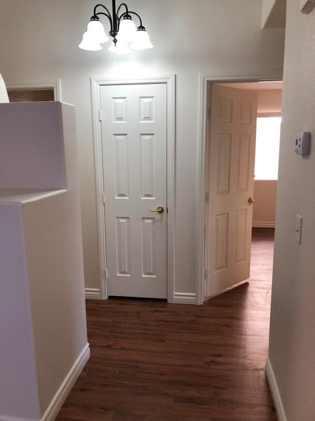 Building Photo - Beautiful Single Story Home