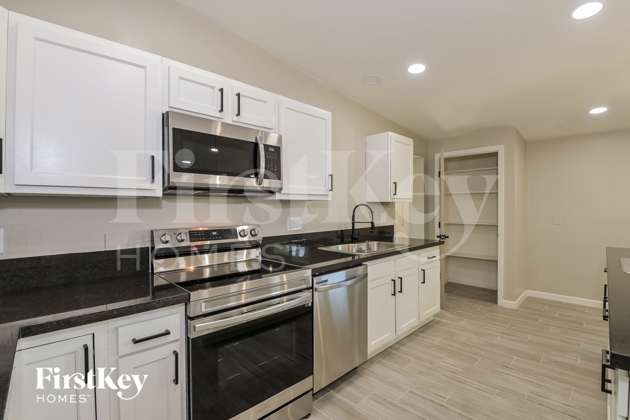 Building Photo - 9240 E Dolores St