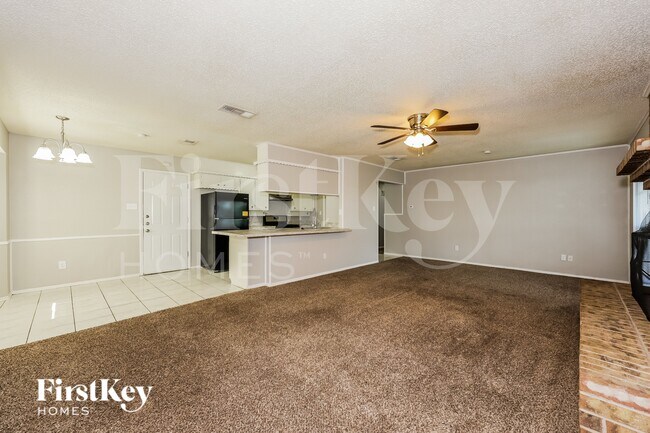 Building Photo - 813 Rose St