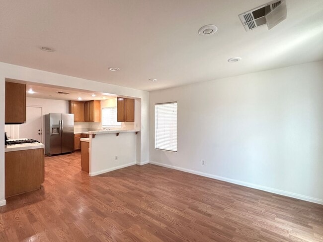 Building Photo - 560 Playa Linda Pl