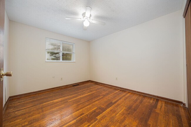 Building Photo - 3399 Beachworth Dr