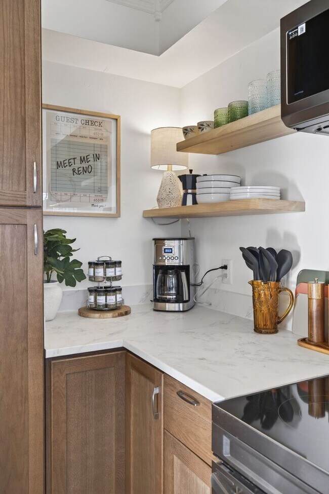 Building Photo - Welcome to Reno Nevada’s Biggest Little BnB !!