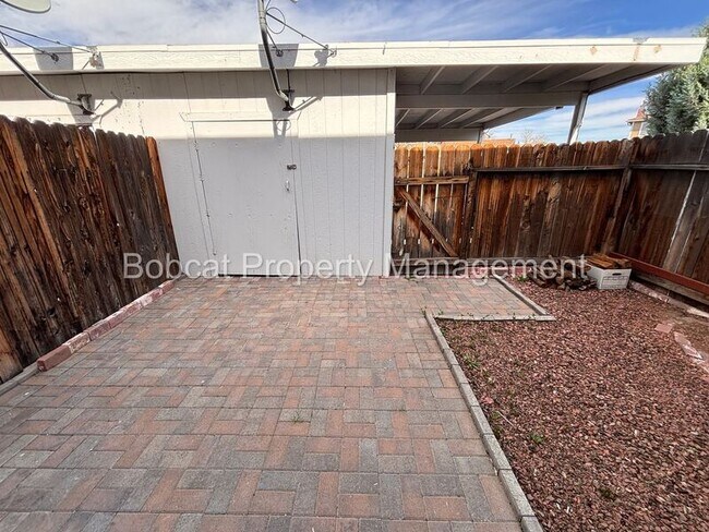 Building Photo - 1316 Green Dr