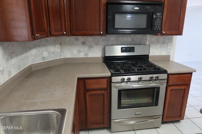 Building Photo - 12520 Twin Leaf Dr