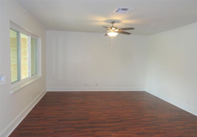 Building Photo - 2528 Avenue K
