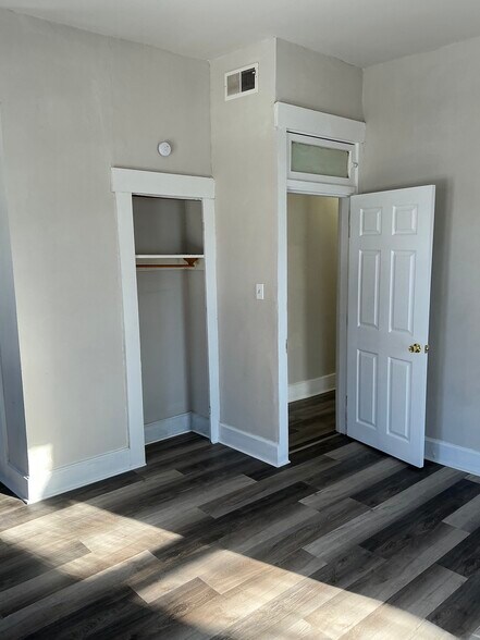 Building Photo - 61 1/2 S 15th St