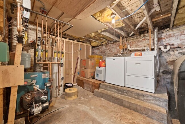 Building Photo - 101 W Plain St