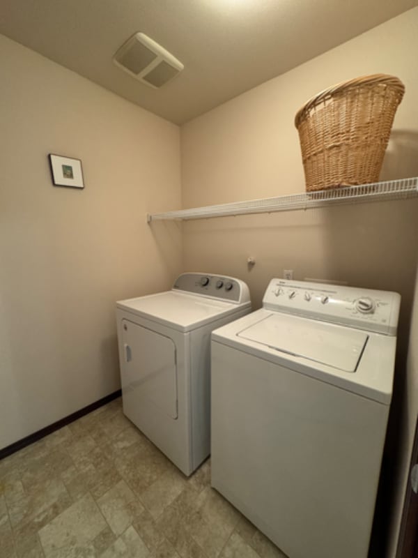 Building Photo - 5624 8th Dr W