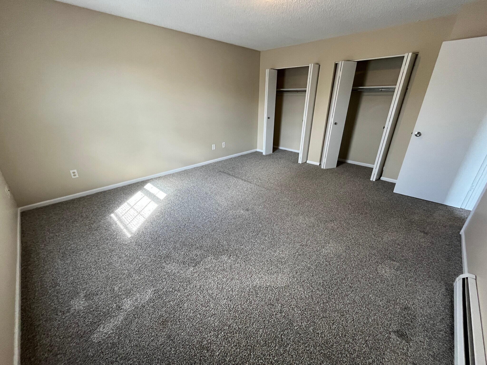 Building Photo - 360 Oxford Ct