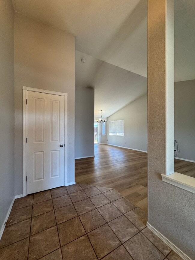 Building Photo - Spacious & Modern 3-Bedroom Home for Lease...