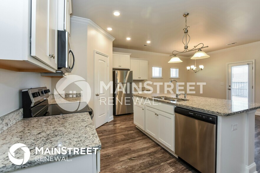 Building Photo - 303 Addison Ct