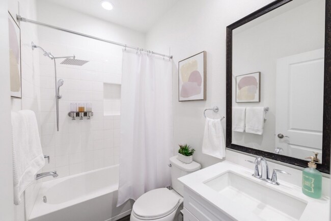 Building Photo - 3br / 2.5ba Scotts Valley Gem