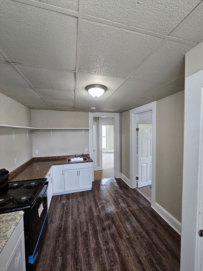 Building Photo - 114 N 7th St