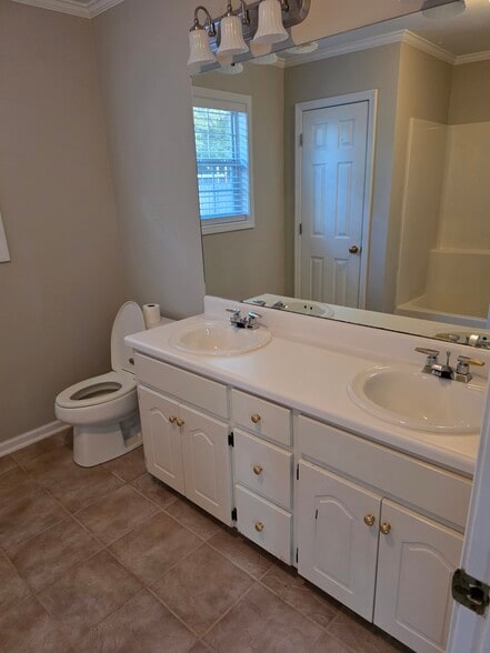 Owner's Bathroom - 908 Baywood Rd