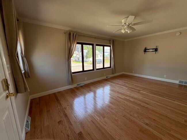 Living Room - 313 Chestnut St