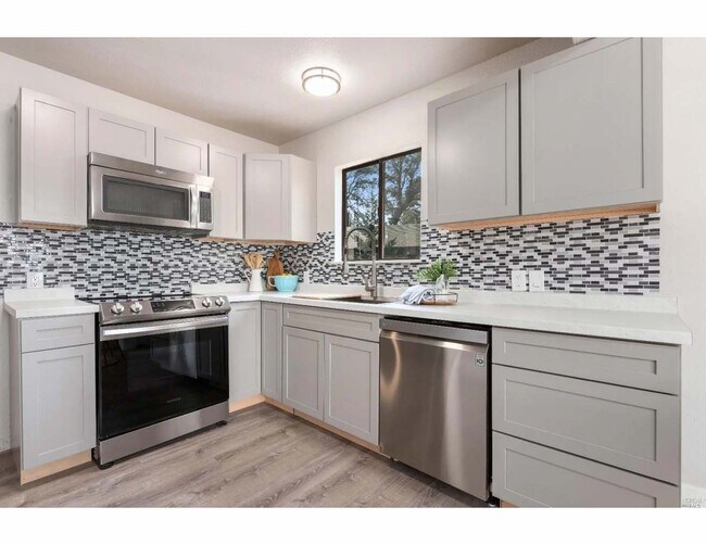 Building Photo - 500 Forest Dr