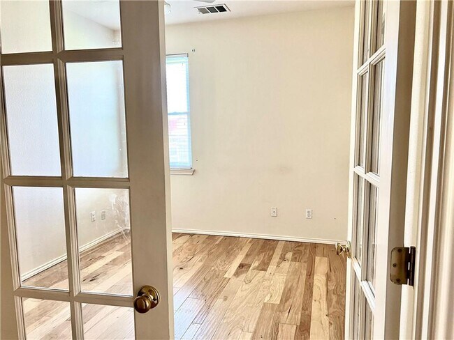 Building Photo - 309 Lone Star Blvd