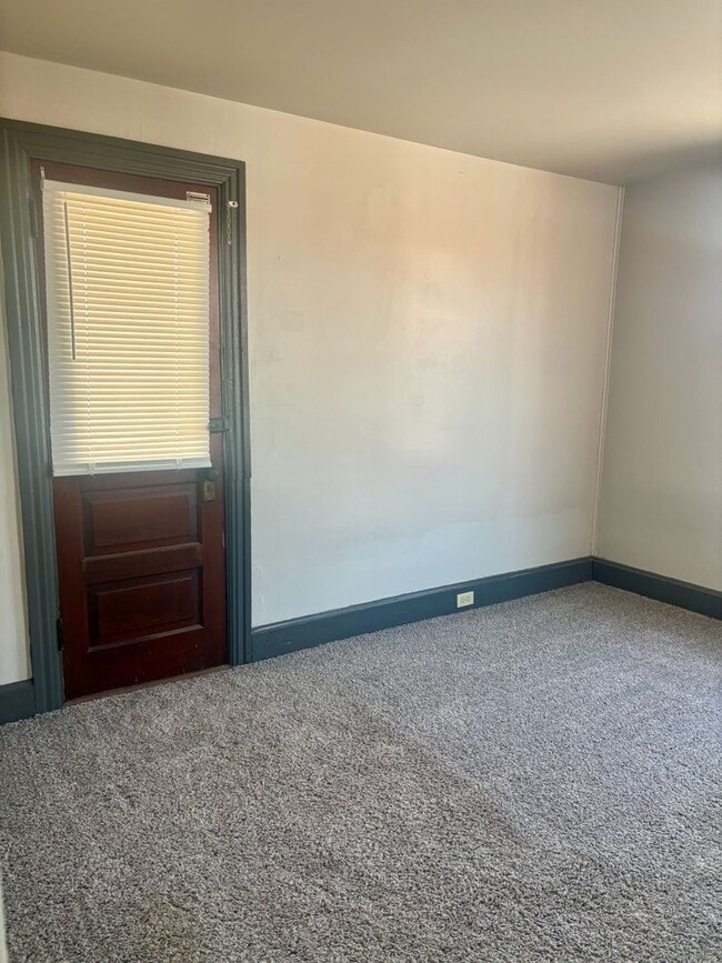 Building Photo - Duplex For Rent