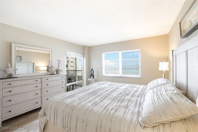 Building Photo - 3443 Gulf Shore Blvd N