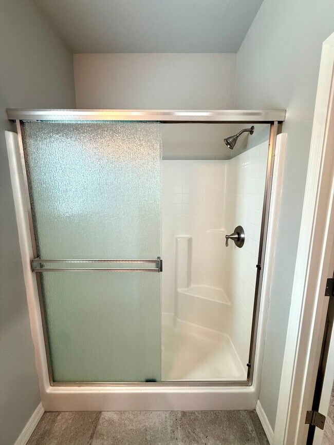 Building Photo - Beautiful 2023 Build | 3 Bed, 2 Bath | Solar + Premium Upgrades | Landscaping Included