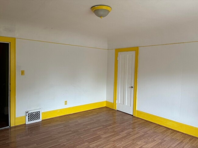 Building Photo - 1818 E Kenwood Blvd