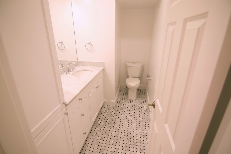 Building Photo - 15 Langdon St