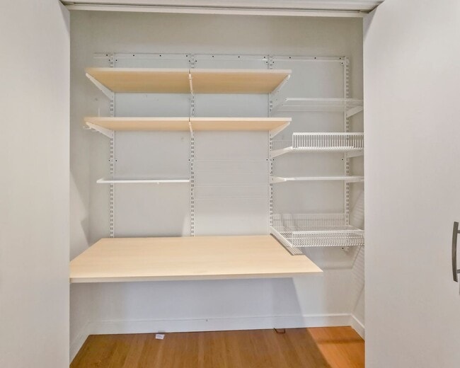 Building Photo - 3-Story Townhouse | 3 Bed, 3.5 Bath | Central Heating | Hardwood Floors | Carpeted Bedrooms | Off...