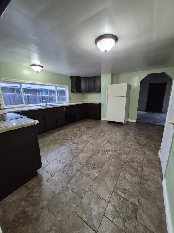 Building Photo - 230 SW Spring St