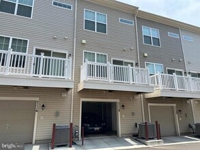 Building Photo - 7118 Rowlock Aly