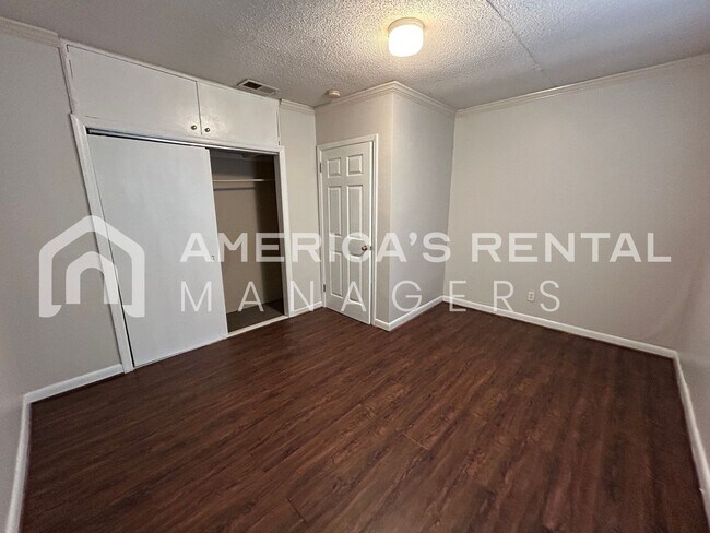 Building Photo - 731 81st St S