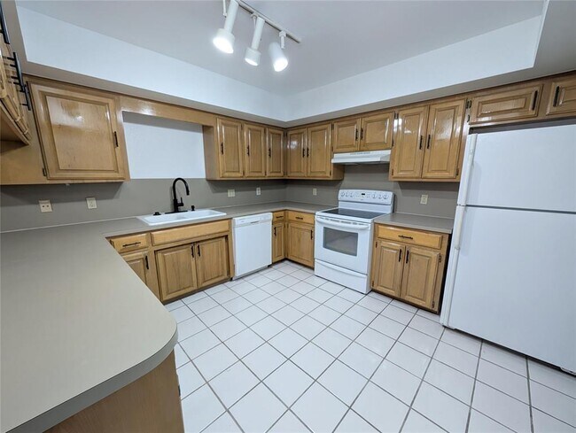 Building Photo - 12925 Carrie Ct
