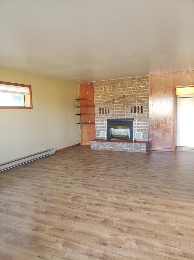 Building Photo - 5800 Sypes Canyon Rd