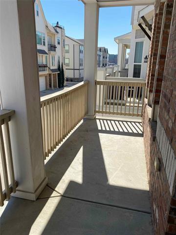 Building Photo - 203 S Village Way