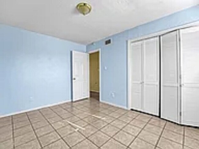 Building Photo - 4104 SW Rolling Hills Dr