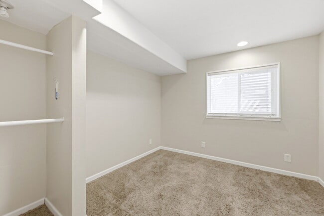 Building Photo - $2,695.95-4 Bed/ 3 Bath-Charming home in Colorado Springs with Central AC