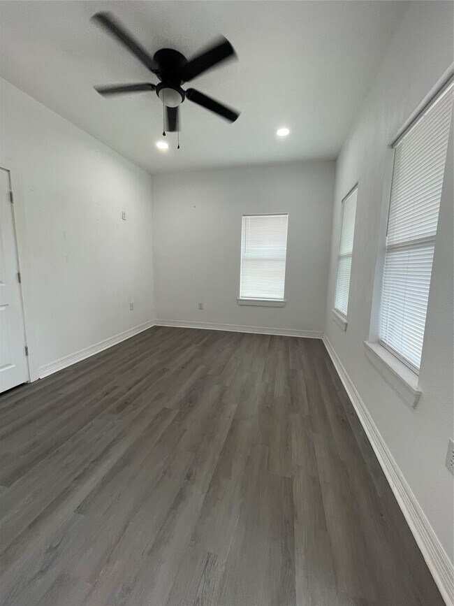 Building Photo - 2302 Avenue H