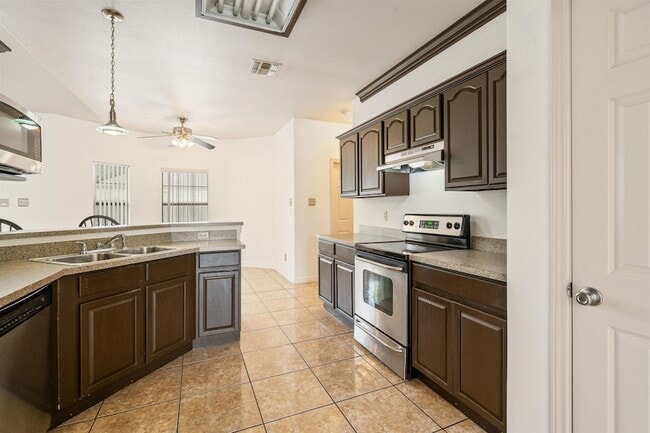 Building Photo - 302 Echo Valley Dr