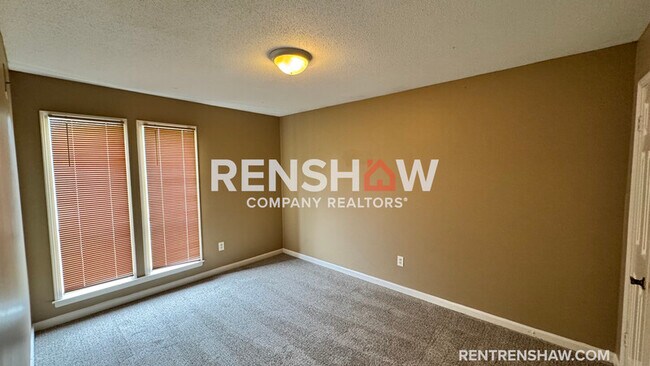 Building Photo - 5249 Kimbark Woods Dr