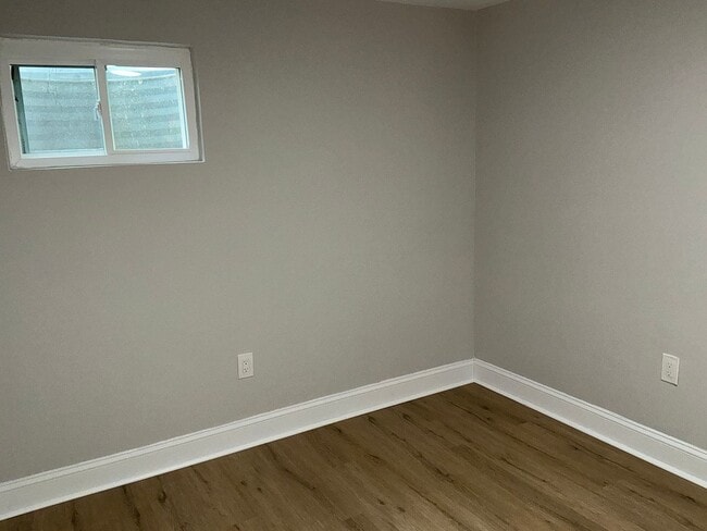 Building Photo - Fully updated 4BR 3BA single family rambler in Twinbrook Forest