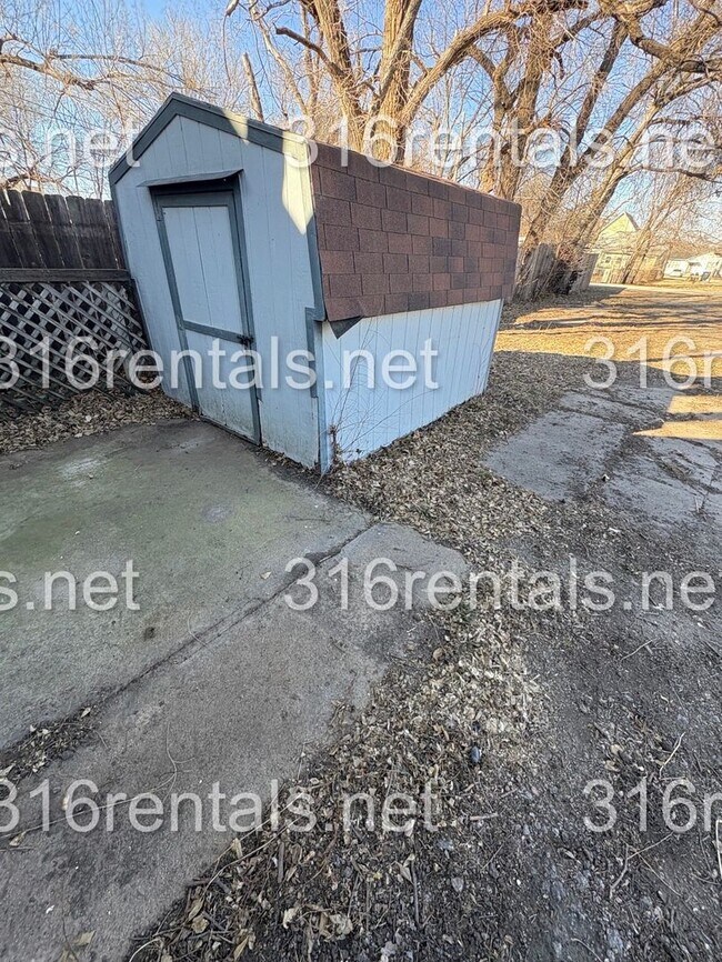 Building Photo - $975 - 3 bed 1 bath - Single Family Home