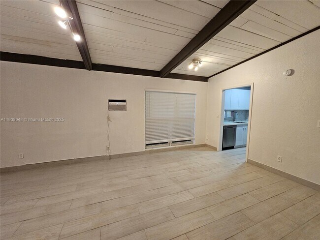 Building Photo - 227 SE 1st St