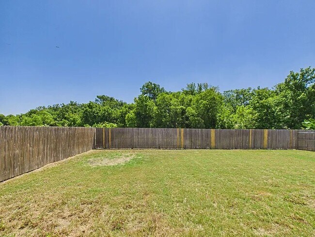 Building Photo - Spacious one-level home in Glenwood!