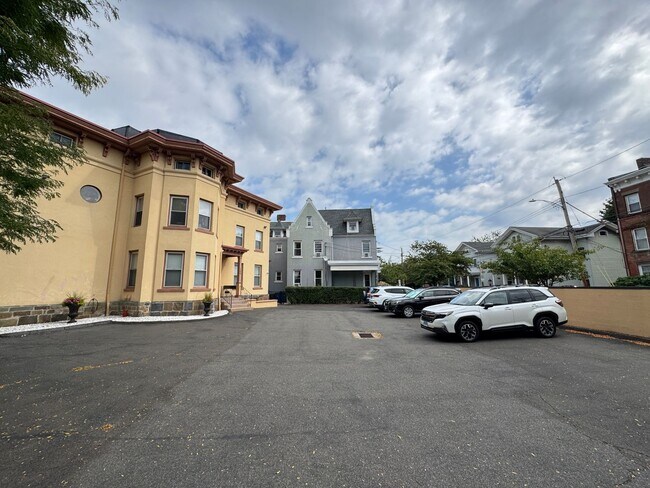 Building Photo - 169 Olive St