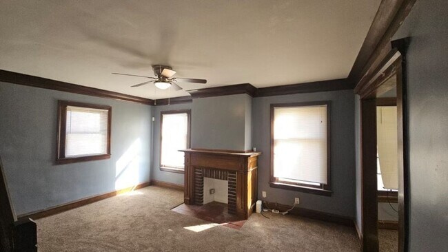 Building Photo - Charming 3-Bedroom Property in Prime Location